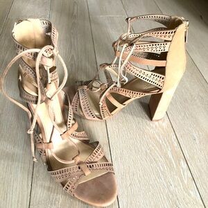 Vince Camuto Leather Gladiator Cutout Sandals in Beige Size 8/38